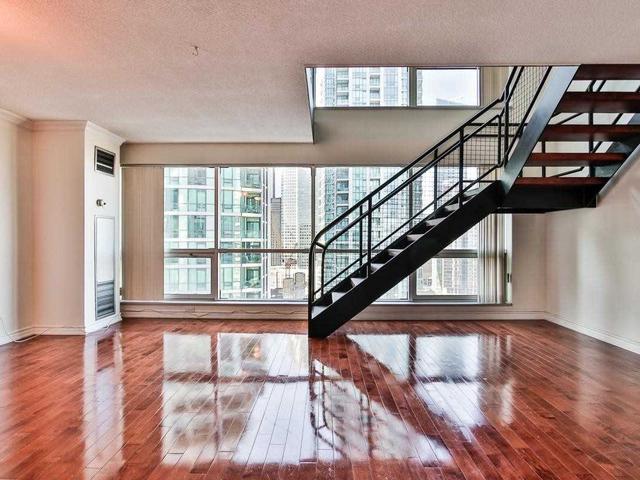 10 Yonge St, Unit 2405