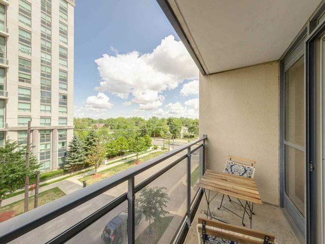 402 - 28 Hollywood Ave