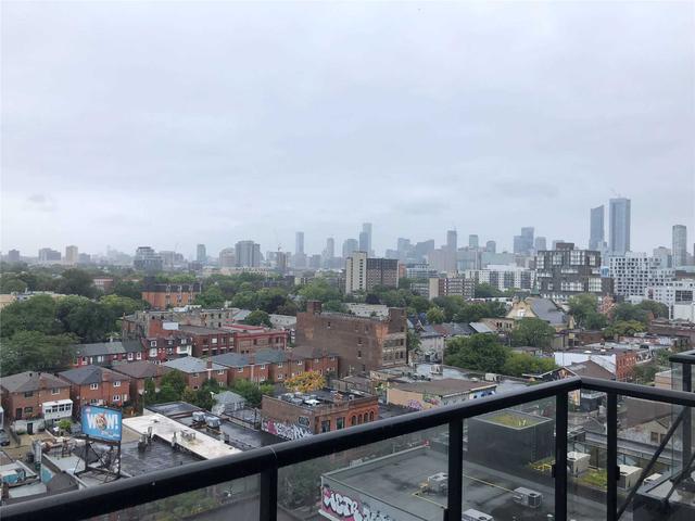 1016 - 608 Richmond St W