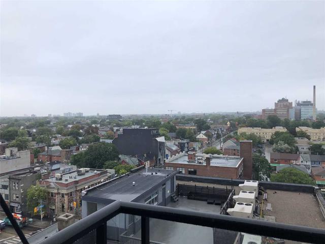 1016 - 608 Richmond St W