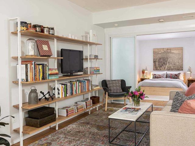 2 - 1636 Dundas St W