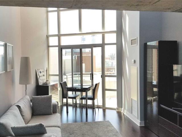 803 - 255 Richmond St E