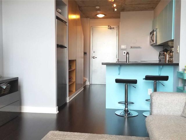 803 - 255 Richmond St E