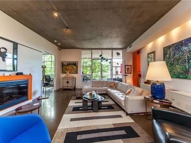 19 Brant St, Unit 407