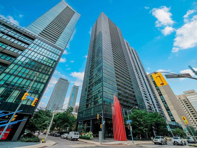 110 Charles St E, Unit 3005