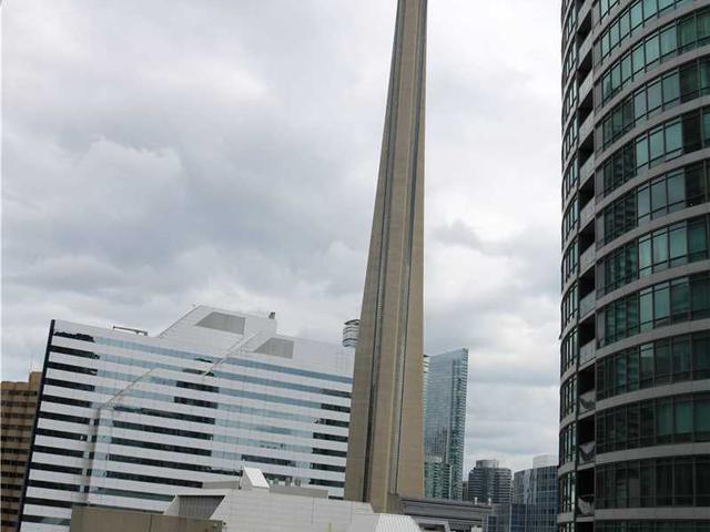 352 Front St W, Unit 704
