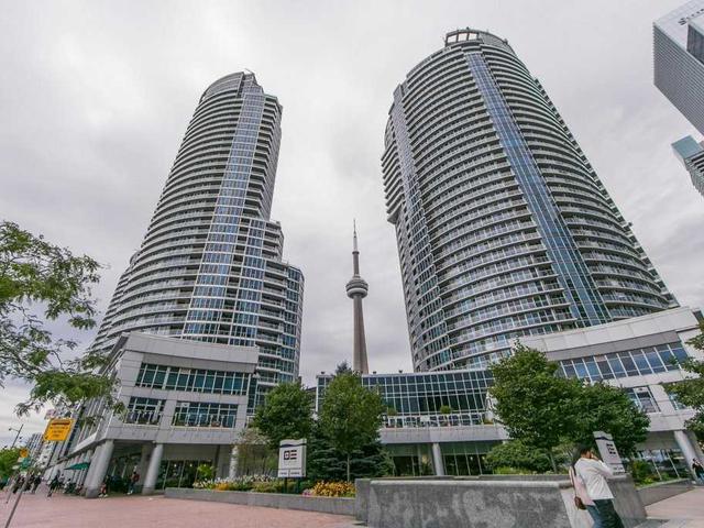 208 Queens Quay W, Unit 1406 photo #1