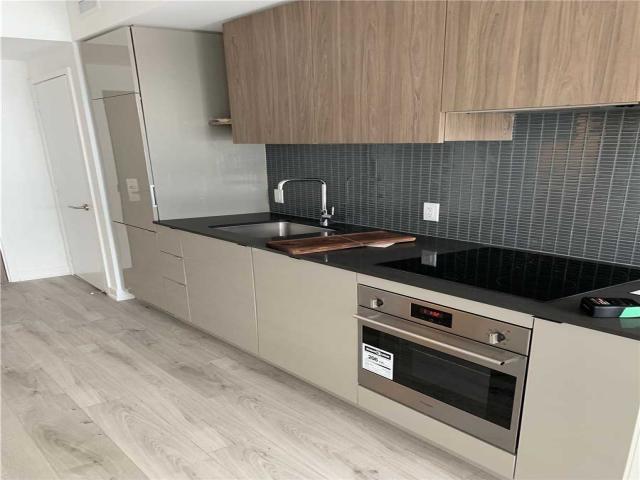 161 Roehampton Ave, Unit 326