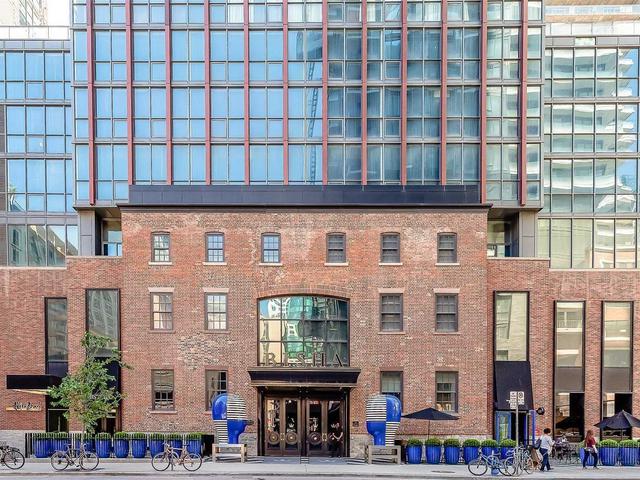 88 Blue Jays Way, Unit 2004