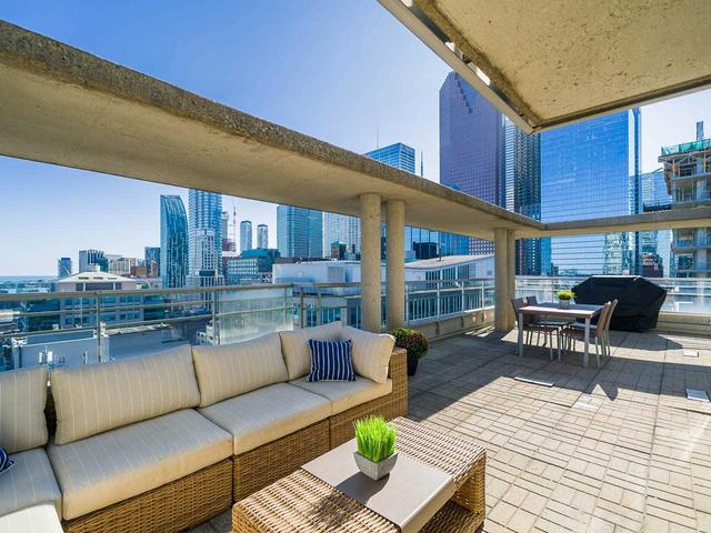 2604 - 50 Lombard St