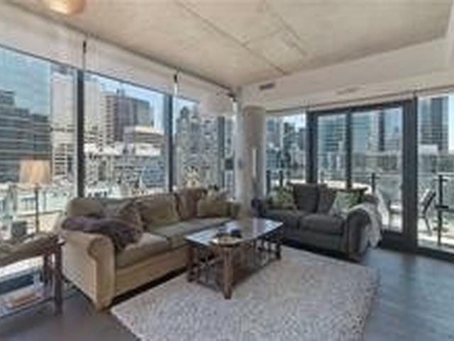 1004 - 224 King St W