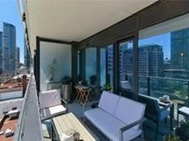 1004 - 224 King St W