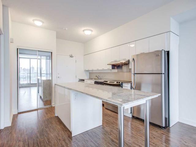 2606 - 33 Singer Crt