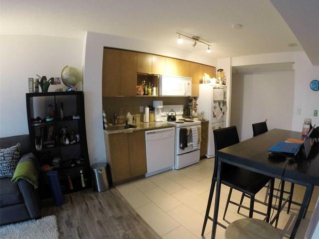 1705 - 15 Fort York Blvd