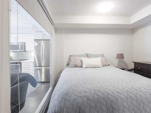 1020 - 525 Adelaide St W