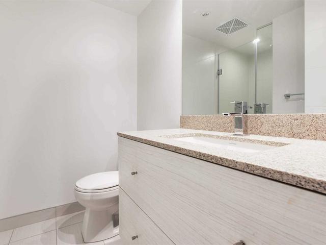 1020 - 525 Adelaide St W