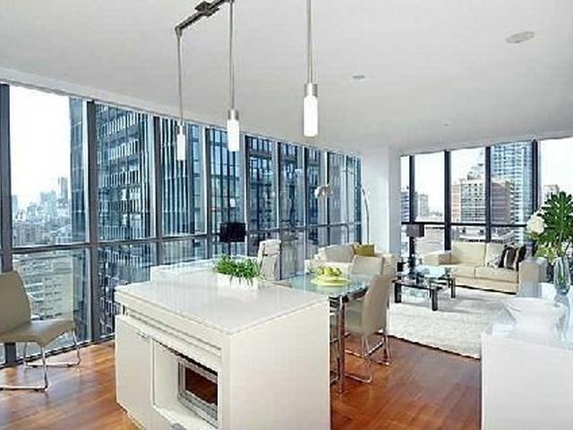 2003 - 110 Charles St E