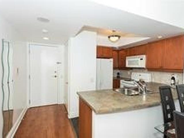 2425 - 15 Northtown Way