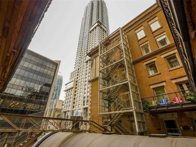 415 - 22 Leader Lane