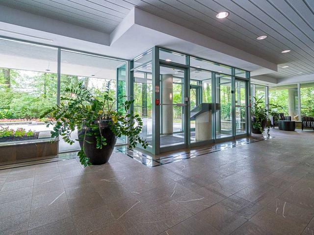 1 Watergarden Way, Unit 201