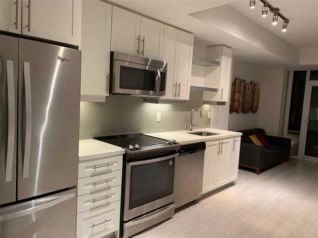 525 Adelaide St W, Unit 805