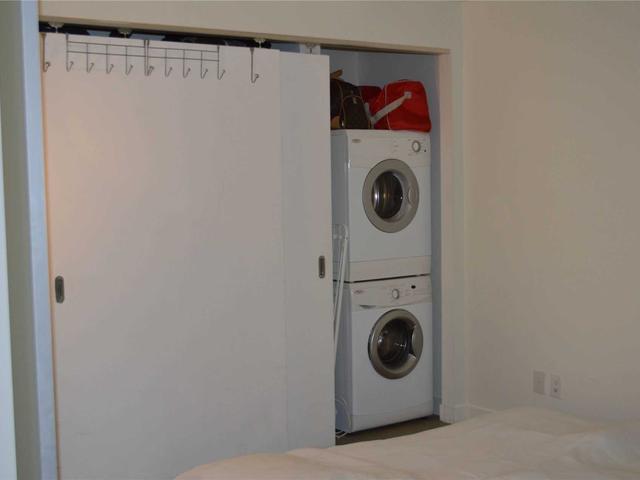 521 - 111 Bathurst St