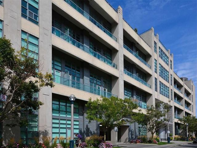 380 Macpherson Ave, PH 606