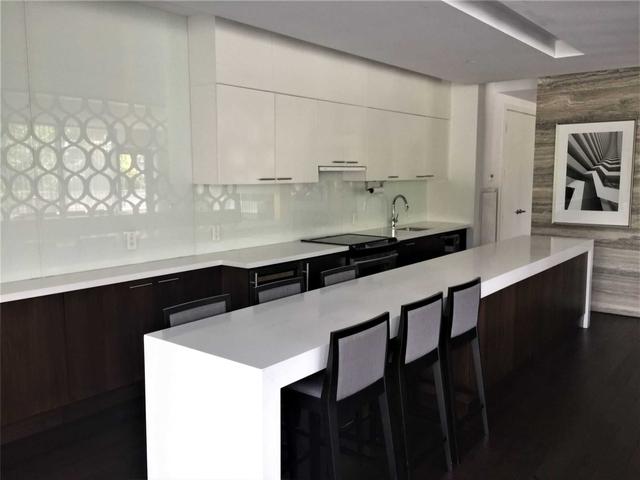 801 - 85 The Donway W