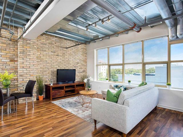 736 Dundas St E, Unit 502