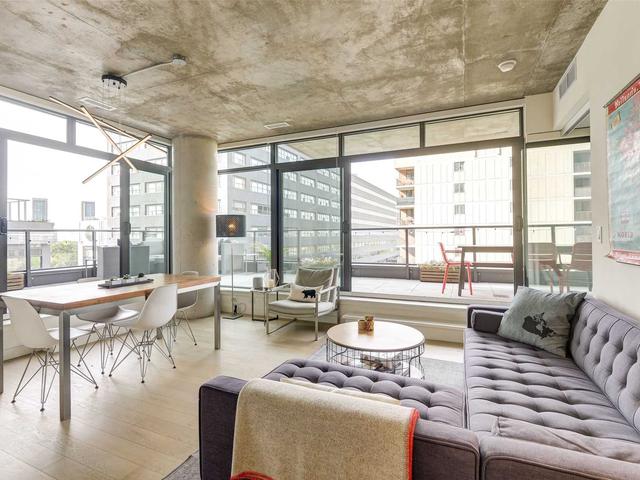 601 - 111 Bathurst St