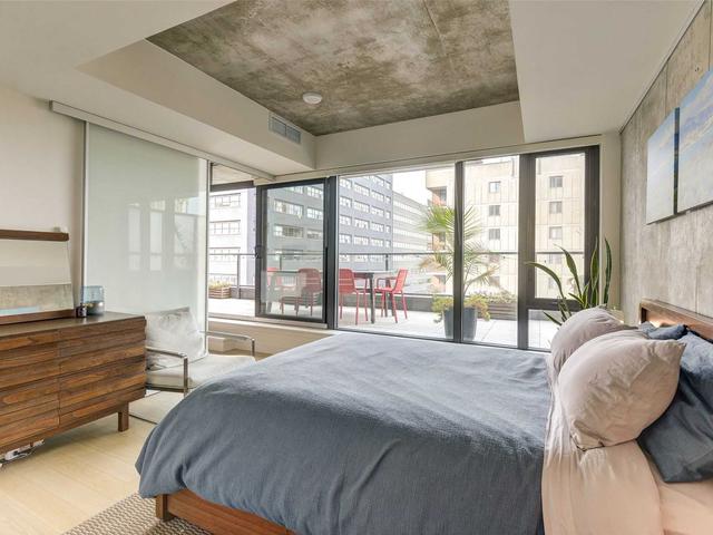 601 - 111 Bathurst St