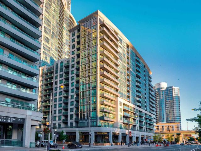 25 Lower Simcoe St, Unit 817