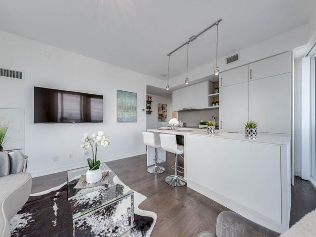 6704 - 100 Harbour St