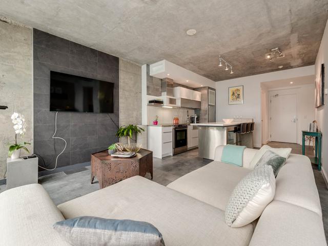 8 Charlotte St, Unit 2404
