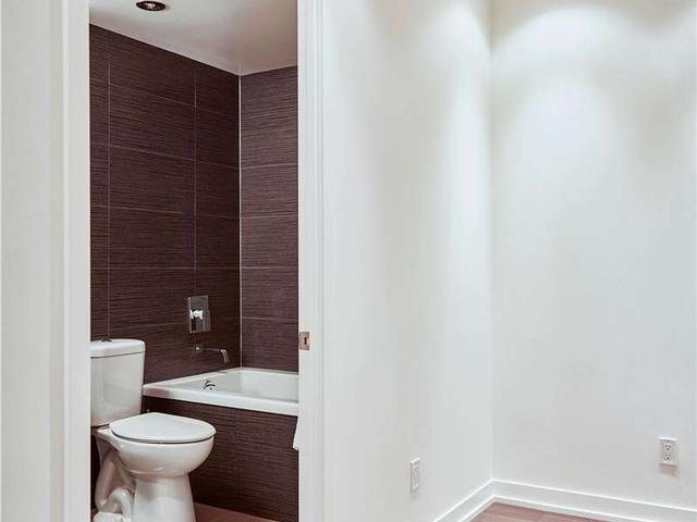 1112 - 560 King St W