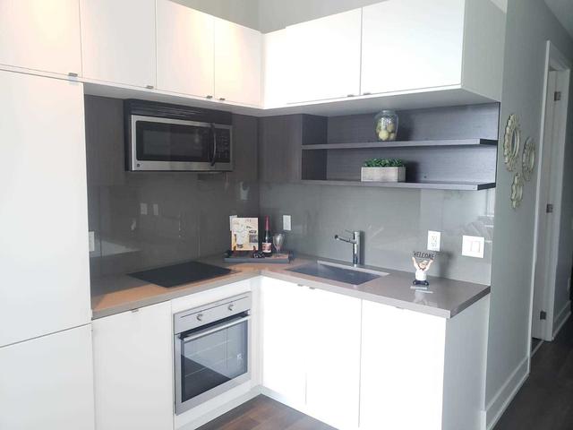 111 St Clair Ave W, Unit 1208