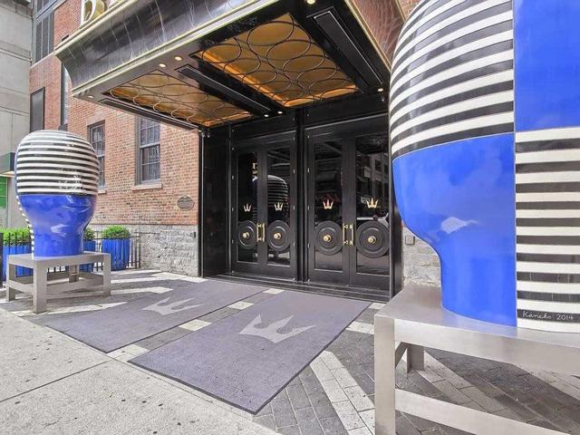 2307 - 88 Blue Jays Way