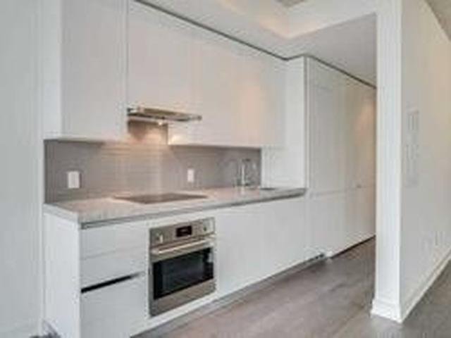 1015 - 629 King St W
