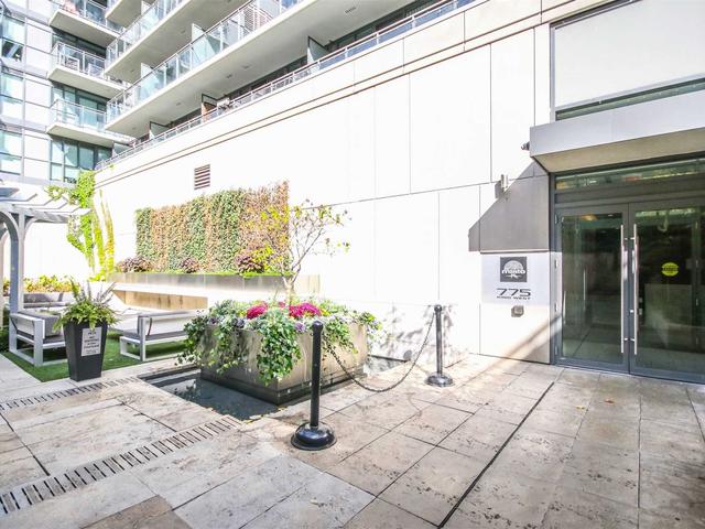 220 - 775 King St W