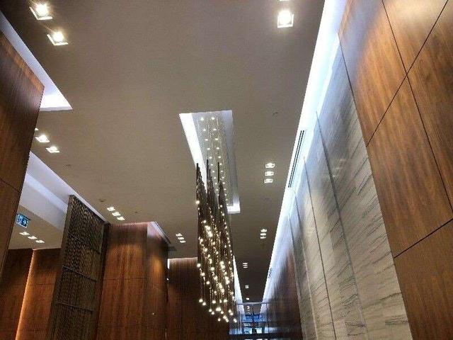 802 - 8 Eglinton Ave E