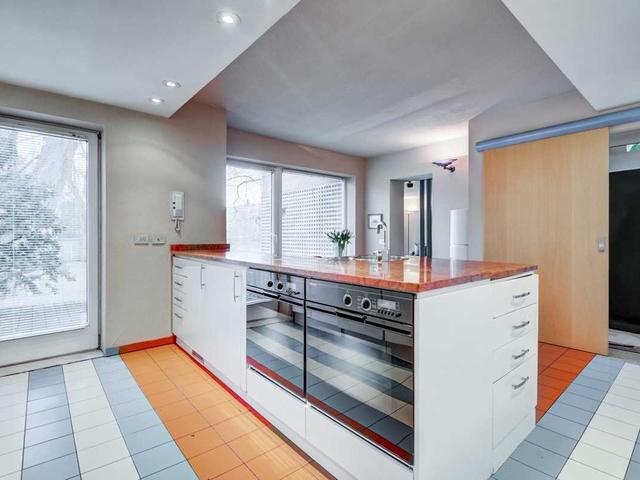 15 Warren Rd