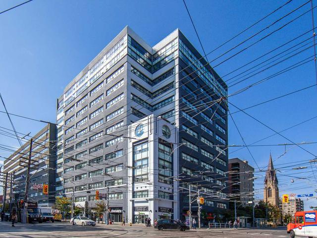 700 King St W, UPH04