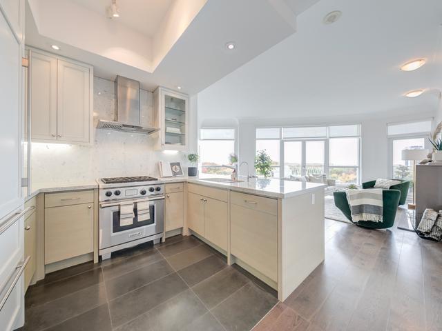 1003 - 336 Spadina Rd