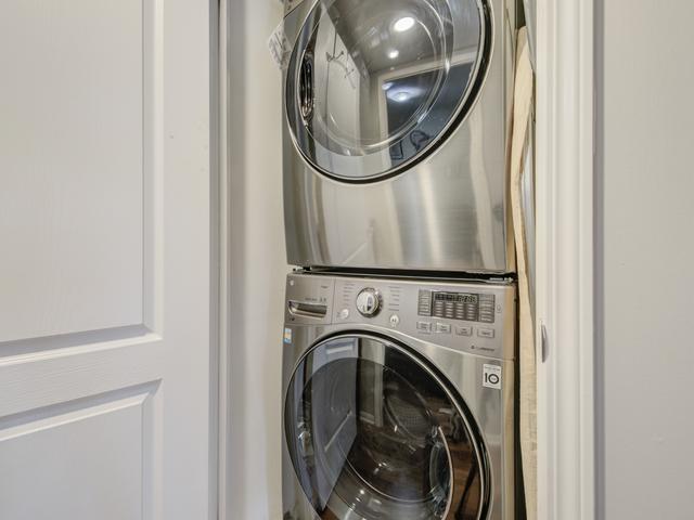 902 - 18 Stafford St