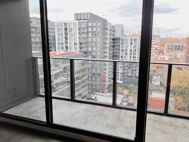 1322 - 629 King St W