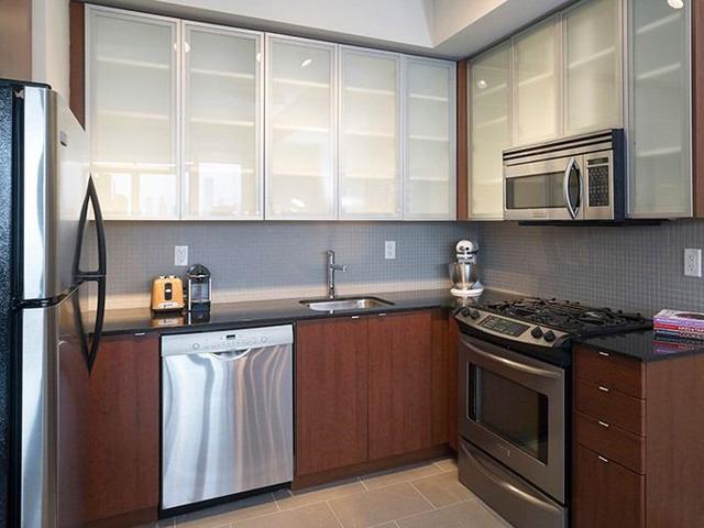 33 Lombard St, Unit 3403