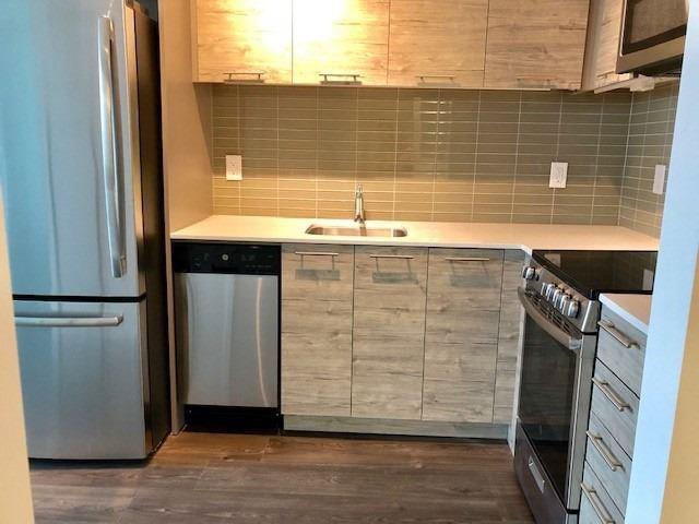 B1325 - 1100 King St W