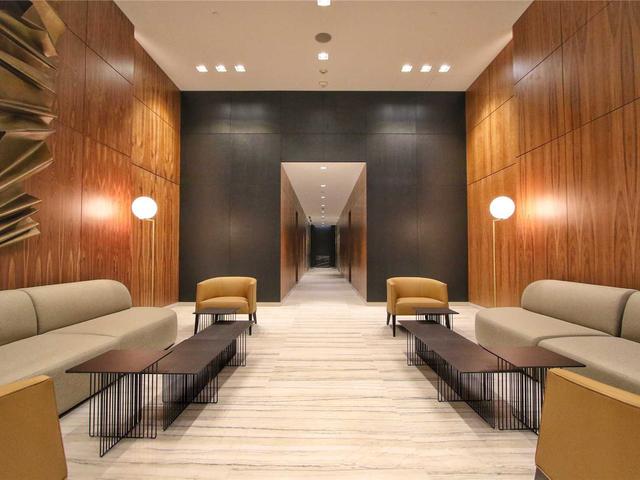 1006 - 8 Eglinton Ave E