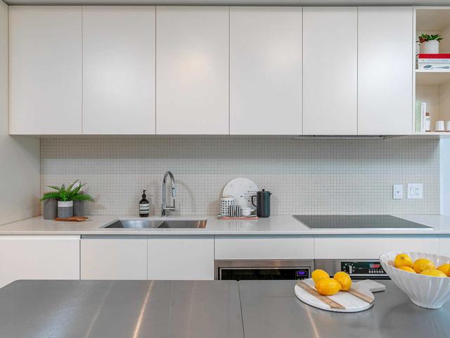 377 Madison Ave, Unit 711