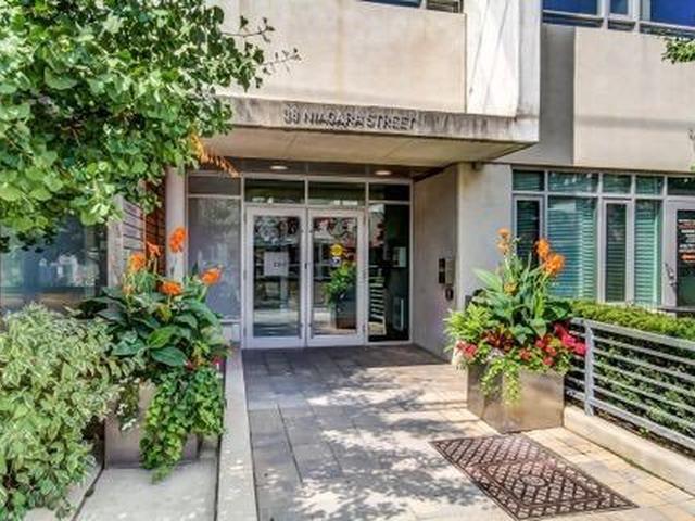 38 Niagara St, Unit 206